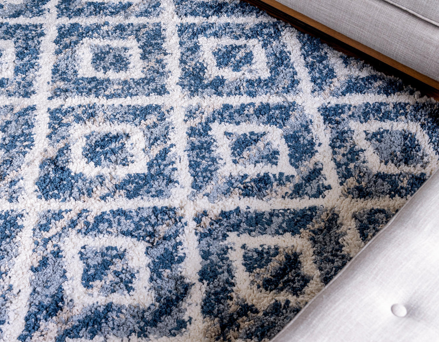 Area Rug – Diamond Pattern Shaggy