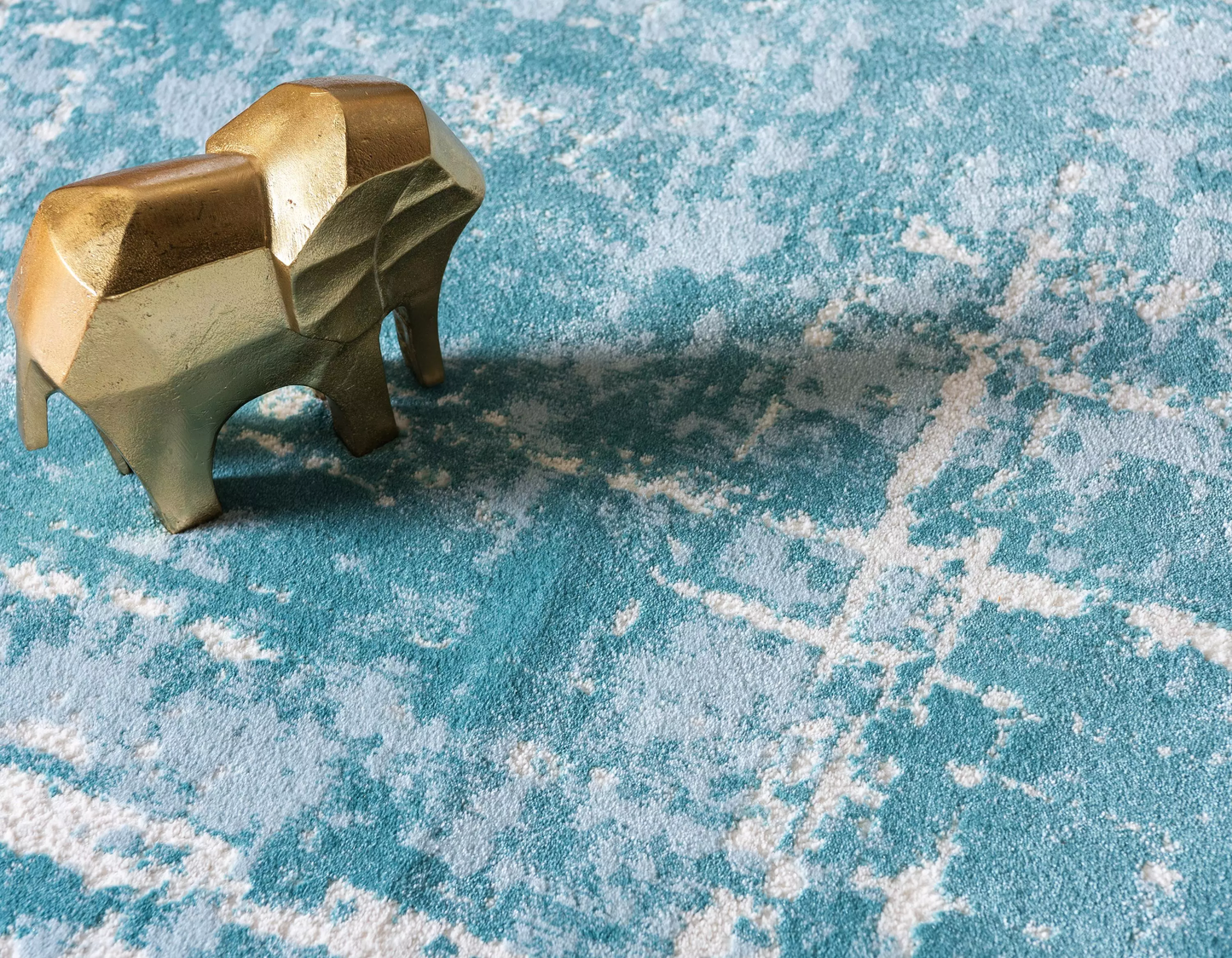 Area Rug – Modern, Faded Area