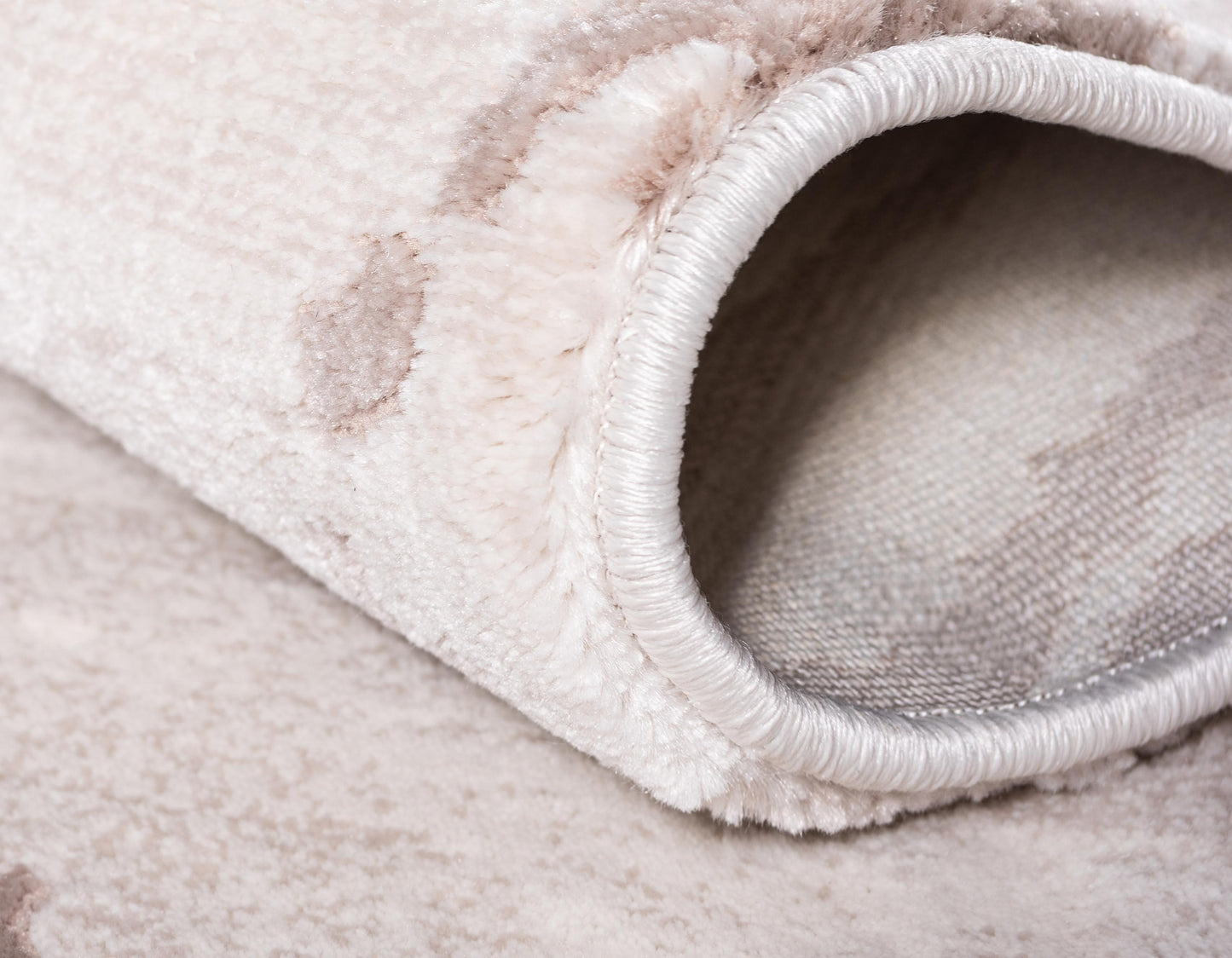 Area Rug – Faded Diamond Pattern Area