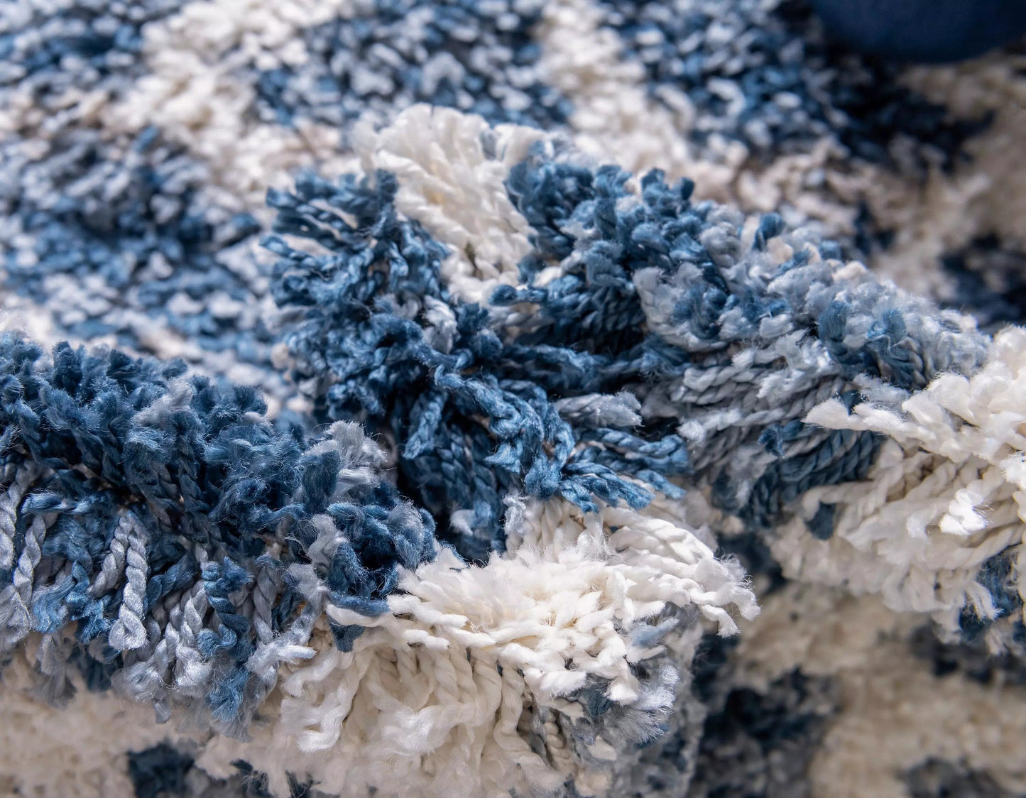 Area Rug – Diamond Pattern Shaggy