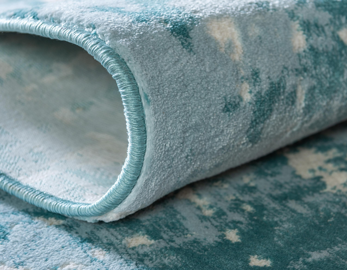 Area Rug – Modern, Faded Area