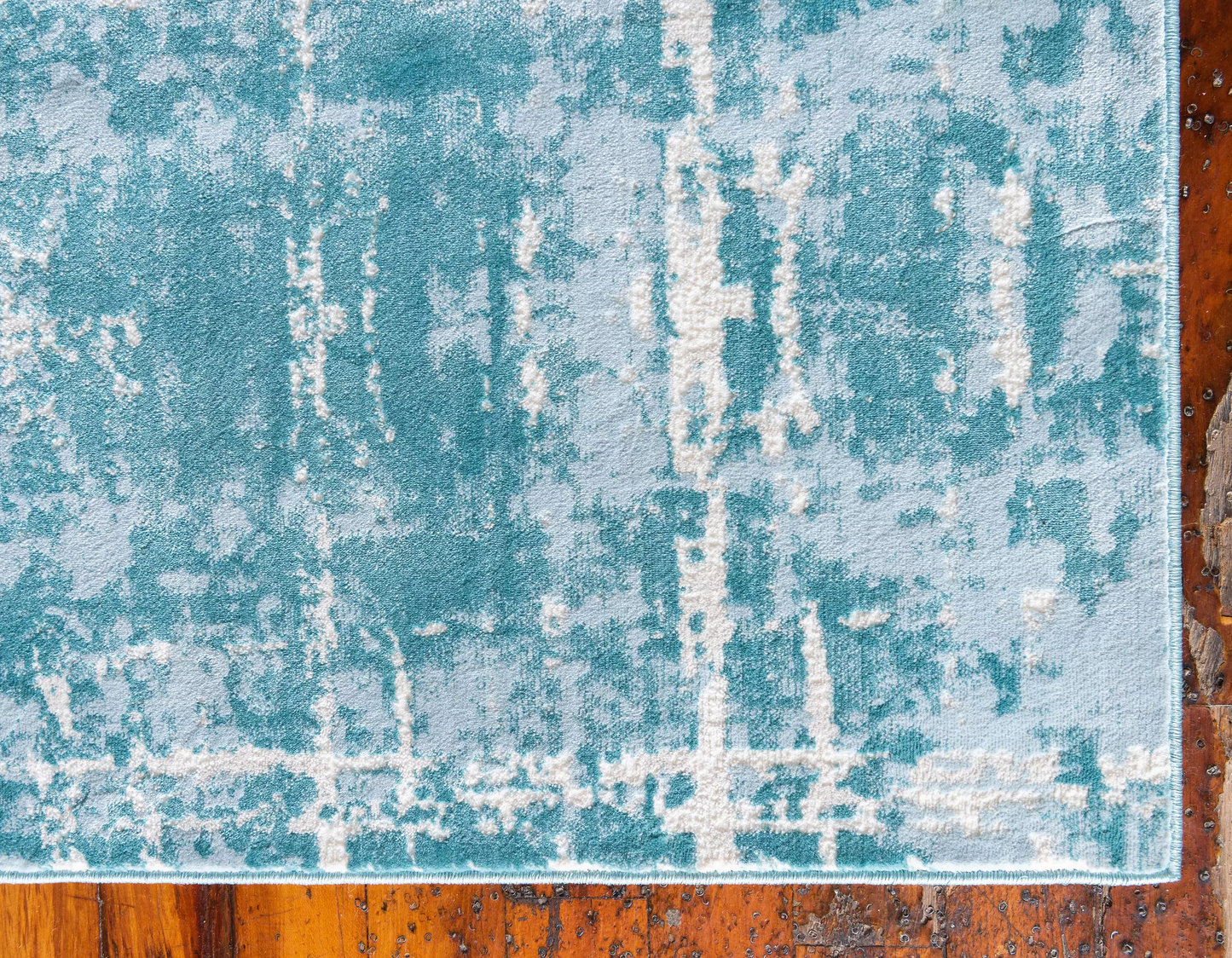 Area Rug – Modern, Faded Area