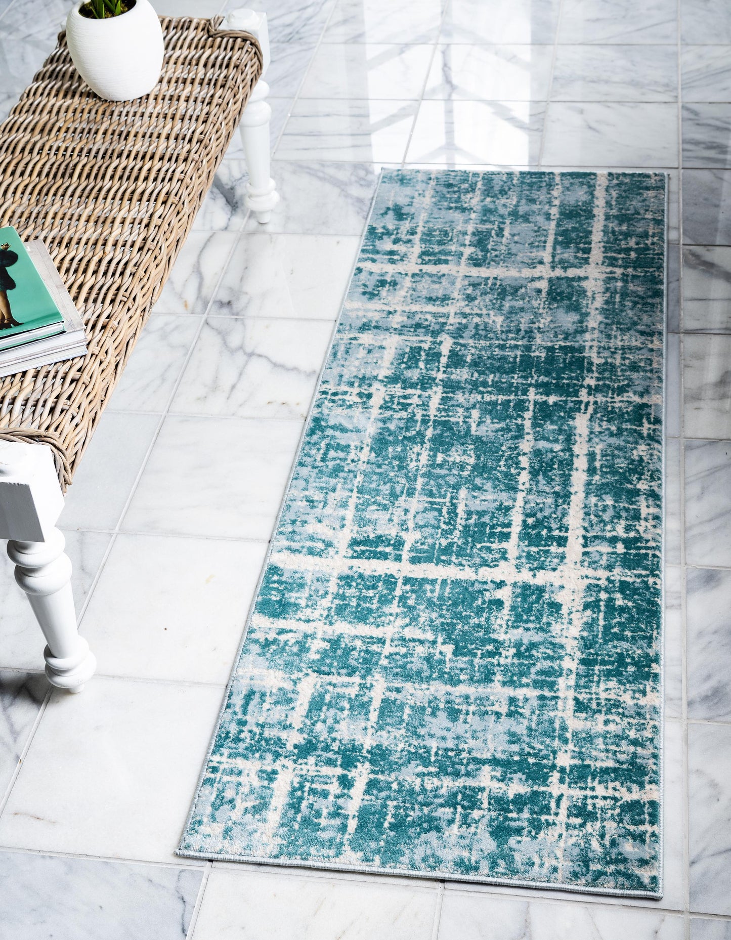 Area Rug – Modern, Faded Area