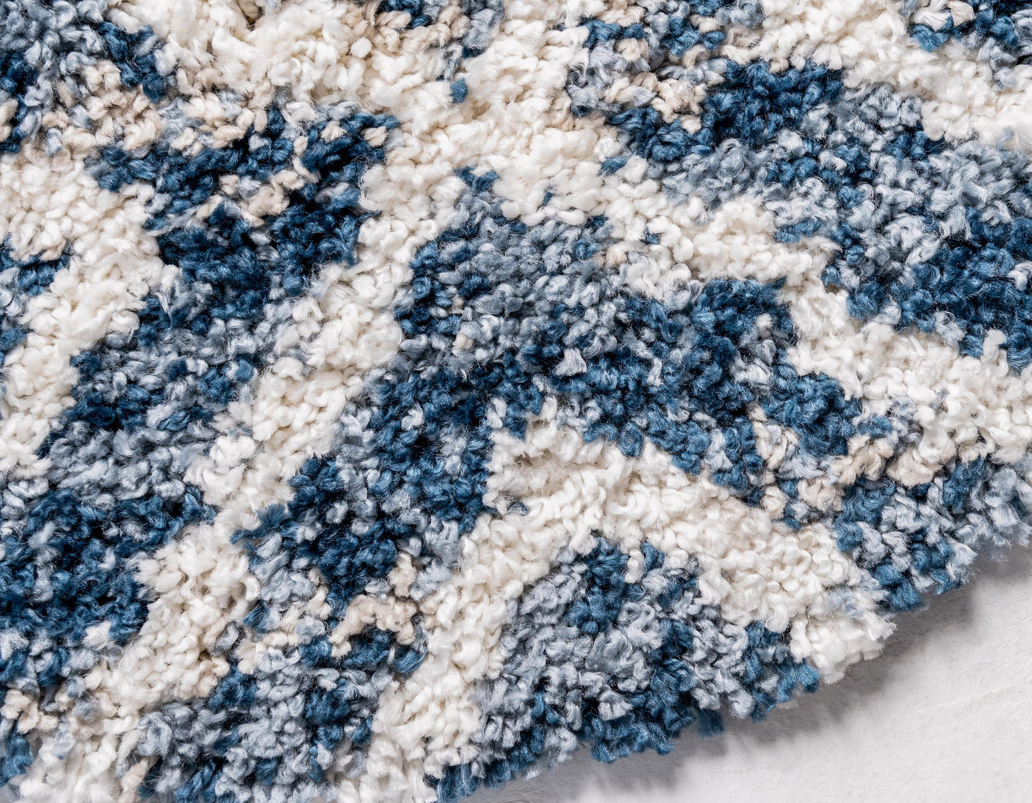 Area Rug – Diamond Pattern Shaggy