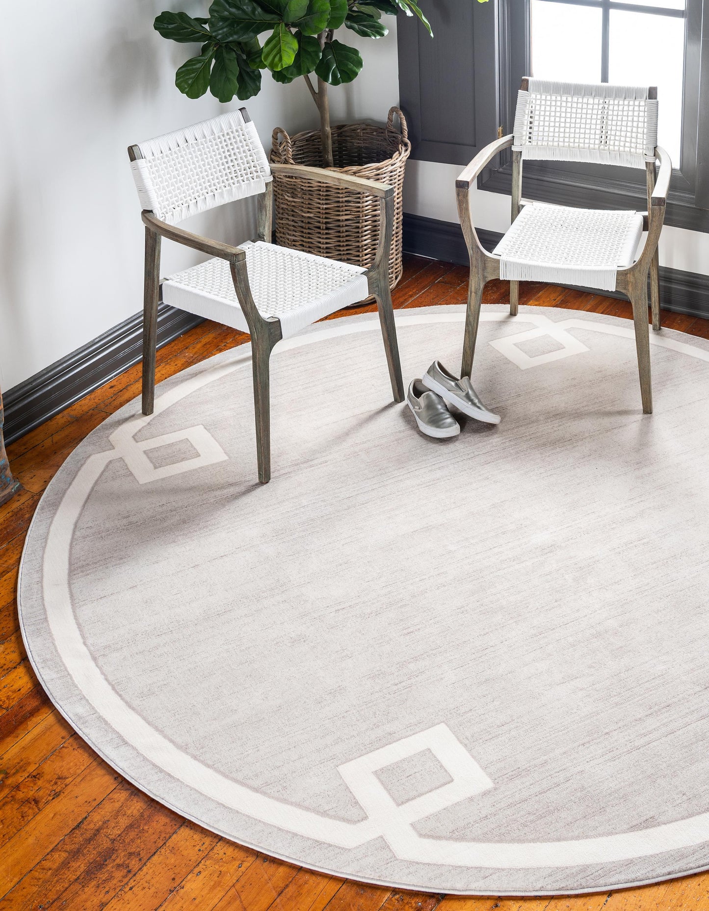 Area Rug – Modern, European Border