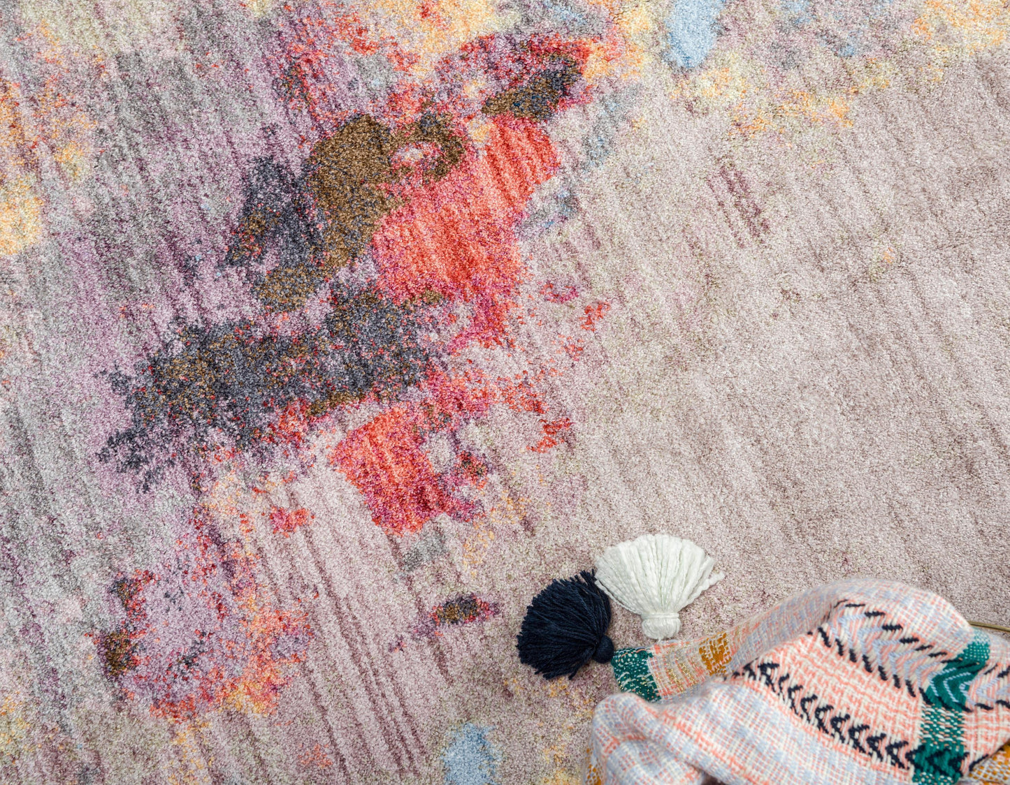 Area Rug – Modern, Gray Color Splash