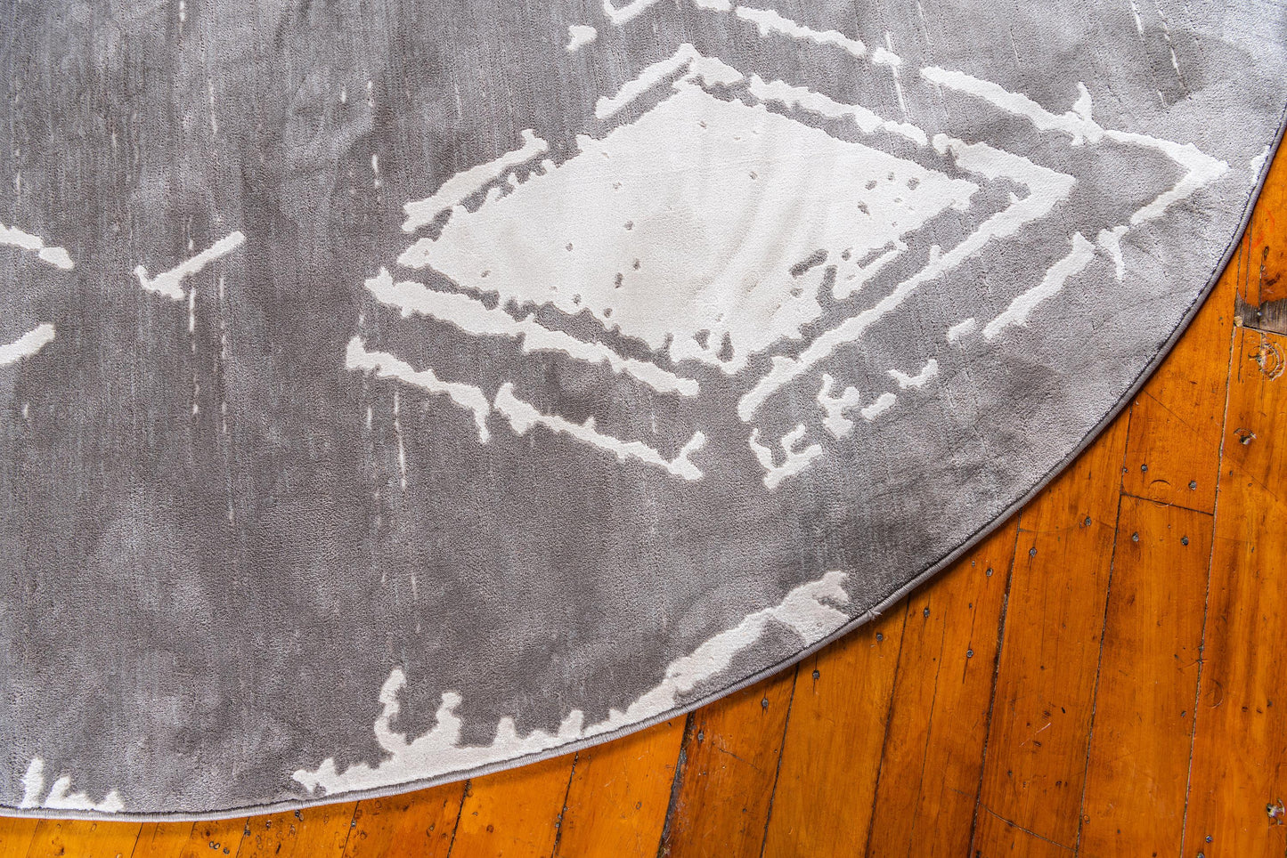 Area Rug – Faded Diamond Pattern Area