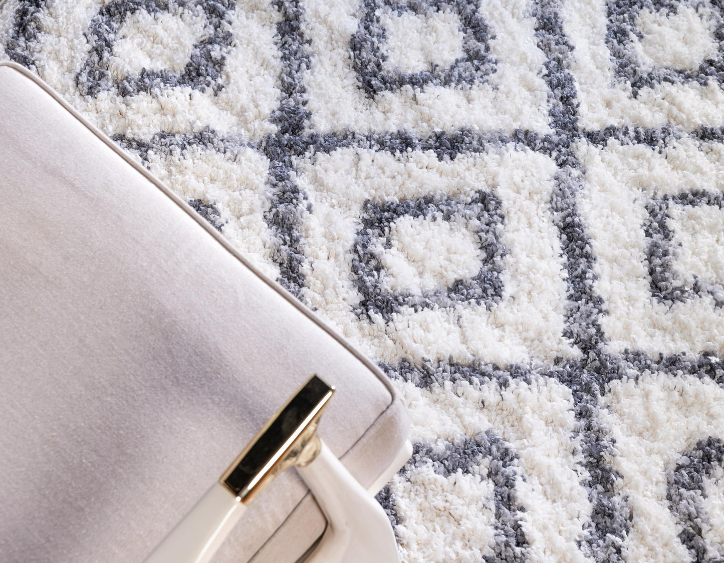 Area Rug – Diamond Pattern Shaggy