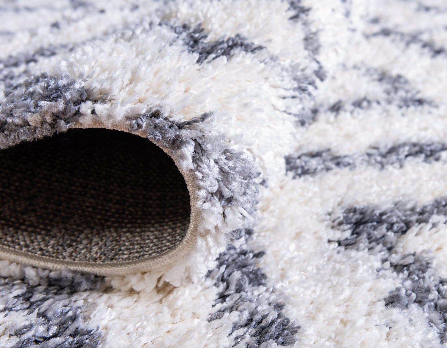Area Rug – Diamond Pattern Shaggy