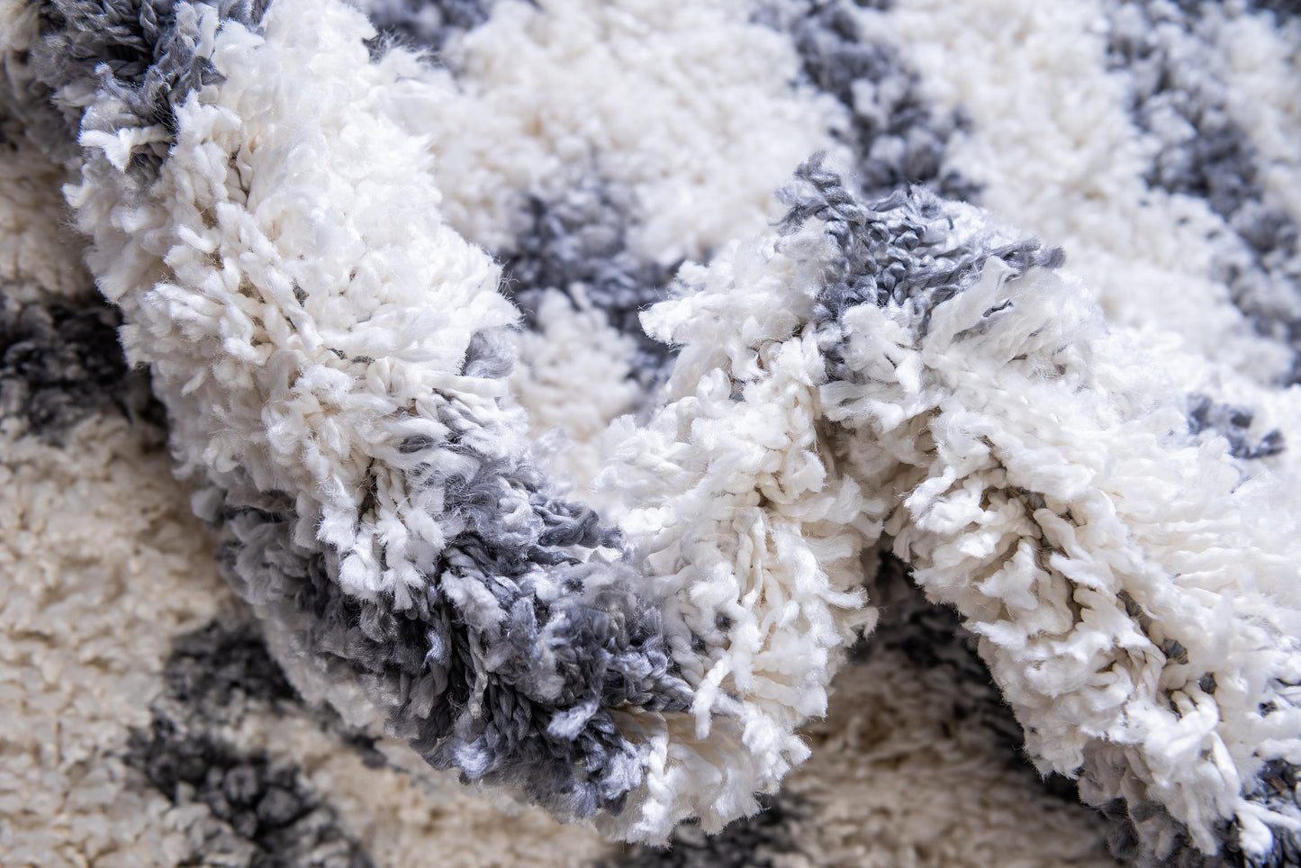 Area Rug – Diamond Pattern Shaggy