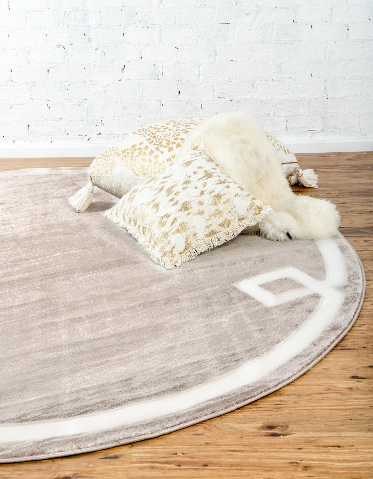 Area Rug – Modern, European Border