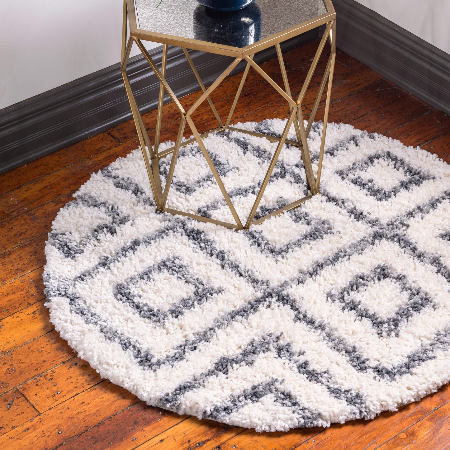 Area Rug – Diamond Pattern Shaggy