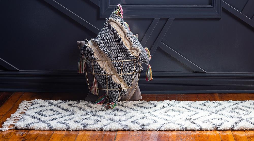 Area Rug – Diamond Pattern Shaggy
