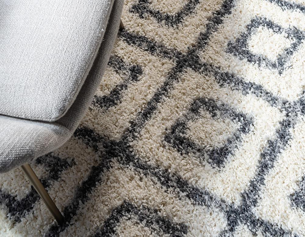 Area Rug – Diamond Pattern Shaggy