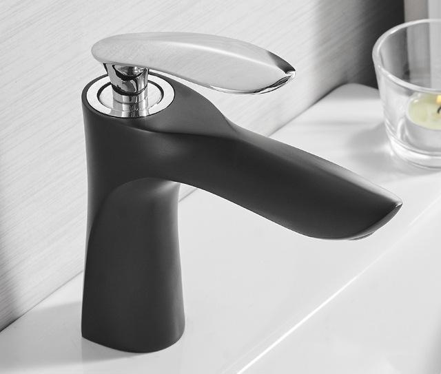 Bathroom Faucet Modern Brass Single-Hole Vanity