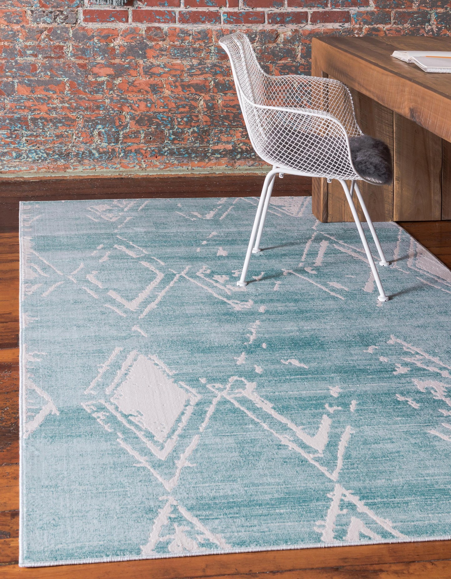 Area Rug – Faded Diamond Pattern Area